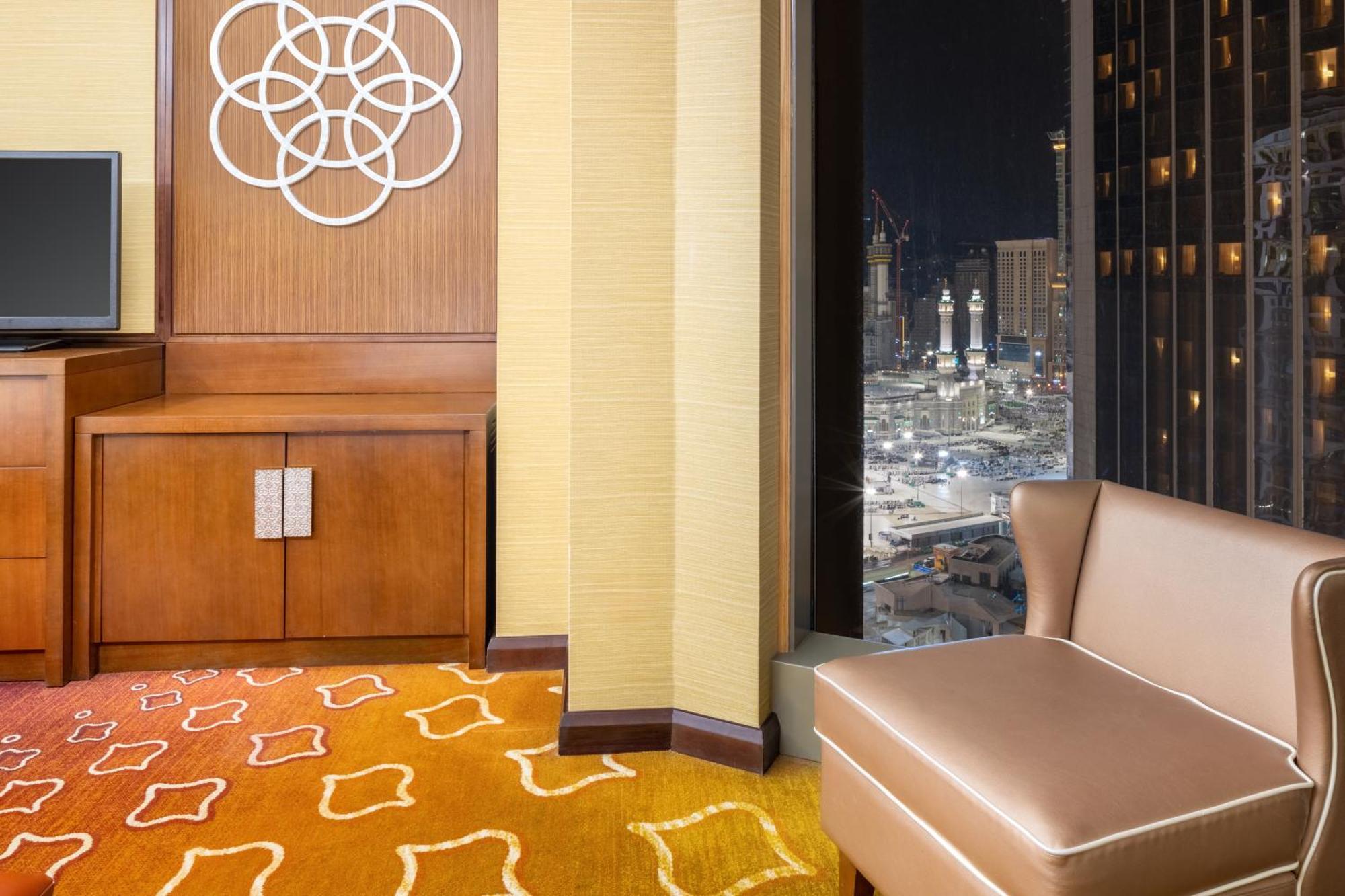 Jabal Omar Marriott Hotel Makkah Mecca Exterior photo A room at the hotel